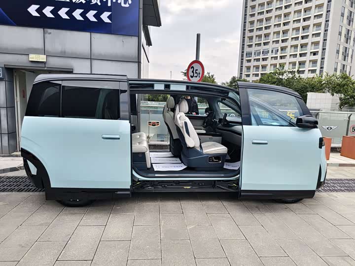 Фото 35 - Zeekr Mix