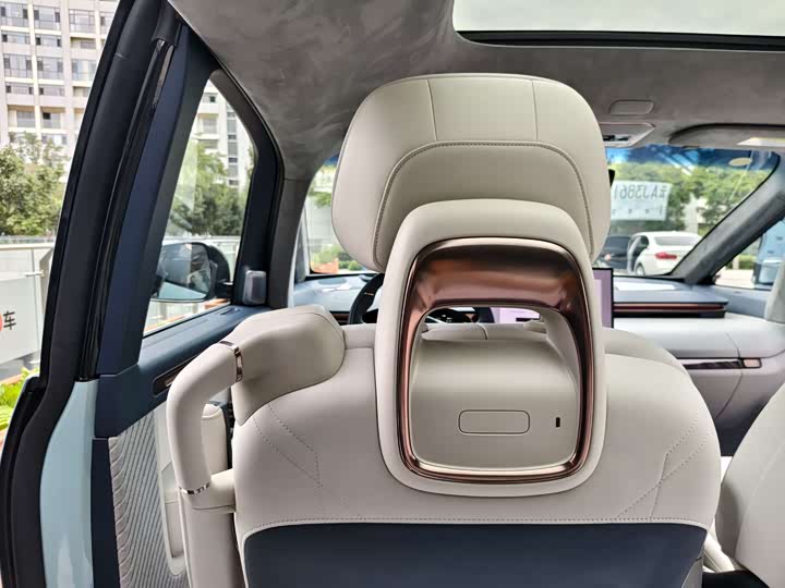 Фото 37 - Zeekr Mix