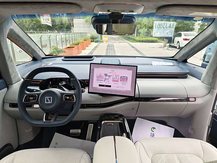 Фото 39 - Zeekr Mix