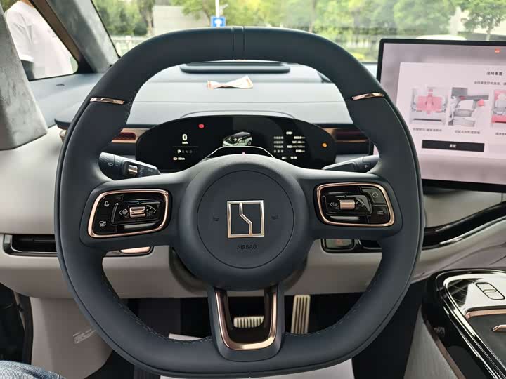 Фото 42 - Zeekr Mix