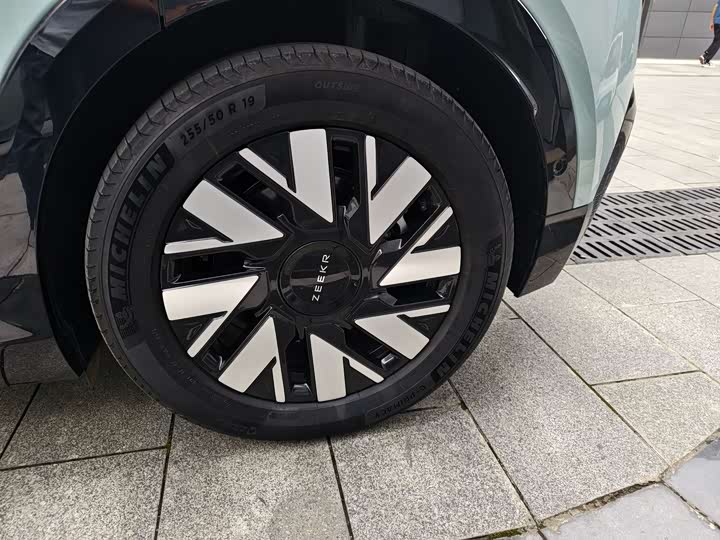 Фото 45 - Zeekr Mix