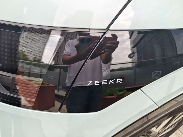 Фото 46 - Zeekr Mix