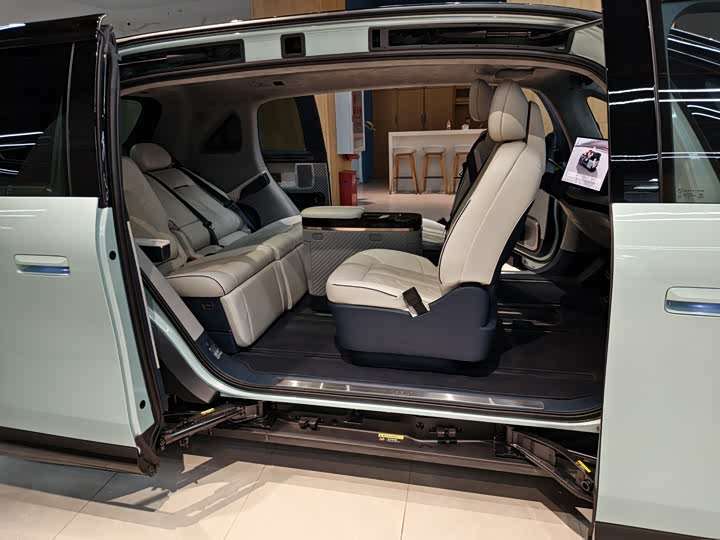 Фото 9 - Zeekr Mix