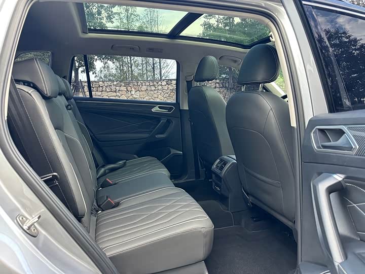 Фото 11 - Volkswagen Tiguan L Pro