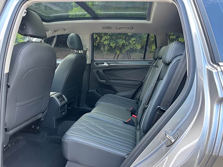 Фото 12 - Volkswagen Tiguan L Pro