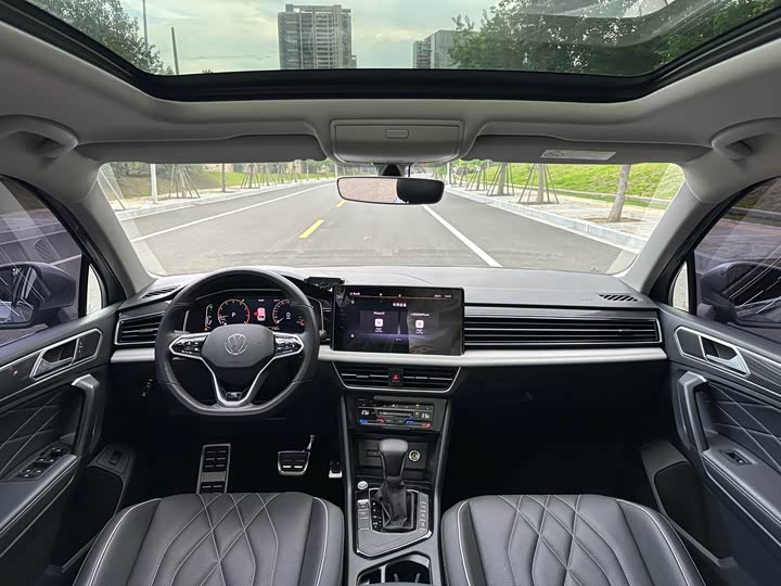 Фото 20 - Volkswagen Tiguan L Pro