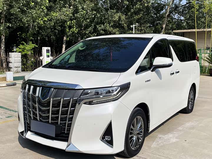 Фото 1 - Toyota Alphard
