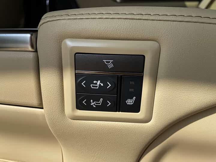 Фото 10 - Toyota Alphard