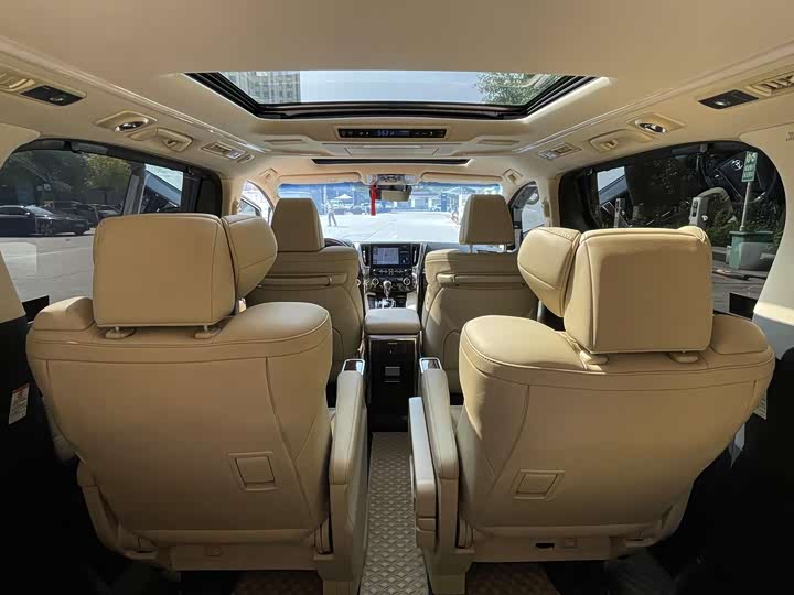 Фото 13 - Toyota Alphard