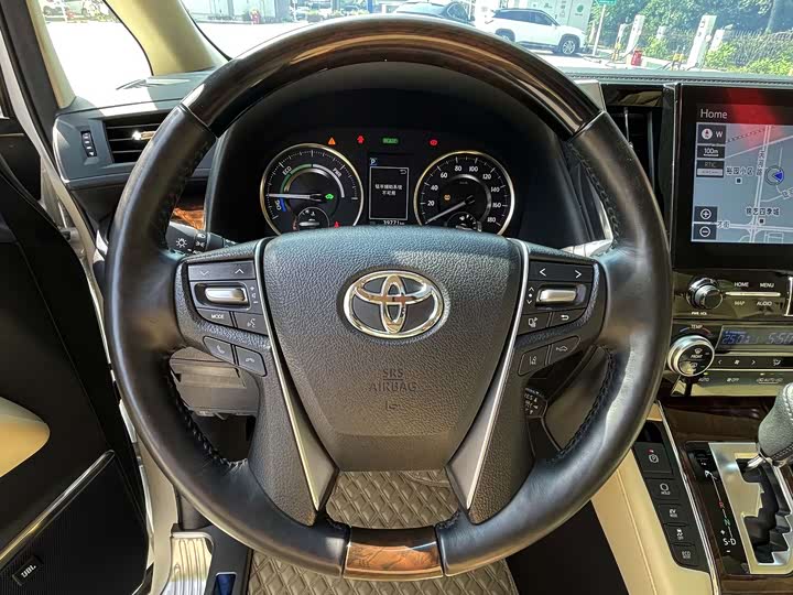 Фото 3 - Toyota Alphard