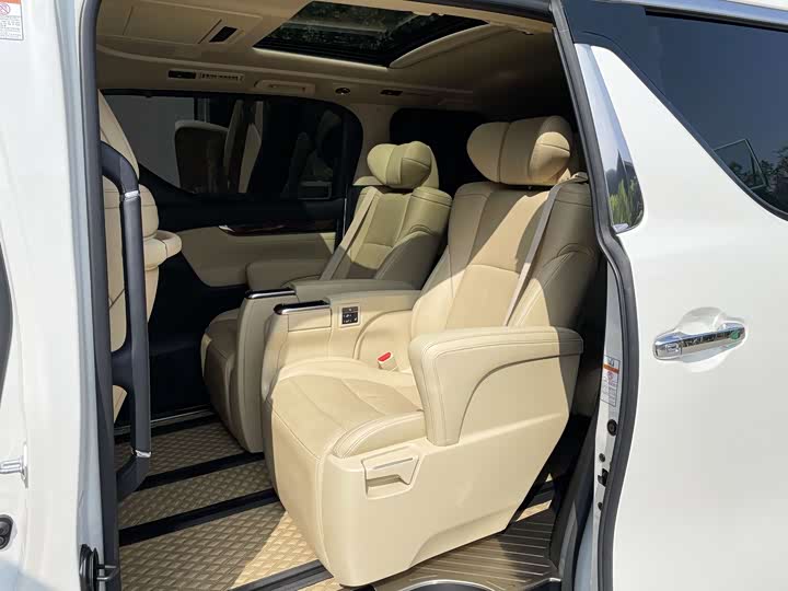 Фото 7 - Toyota Alphard