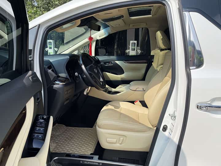 Фото 8 - Toyota Alphard