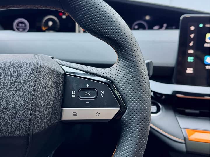 Фото 2 - Changan UNI-V Hybrid