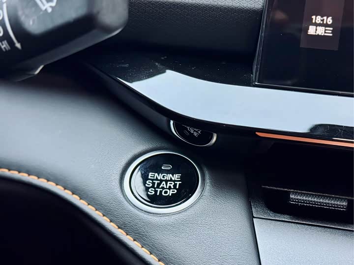 Фото 3 - Changan UNI-V Hybrid