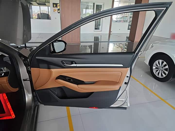 Фото 16 - Nissan Teana