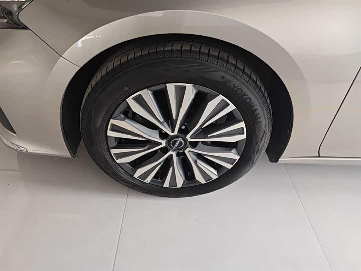 Фото 30 - Nissan Teana