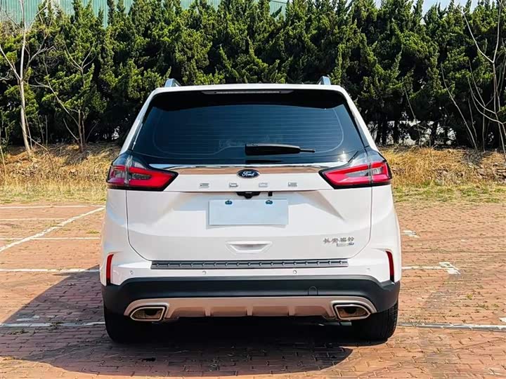 Фото 12 - Ford Edge