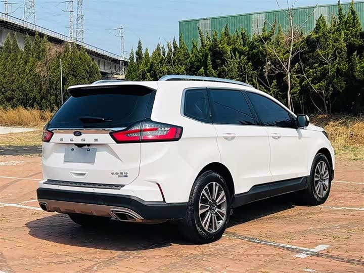 Фото 13 - Ford Edge