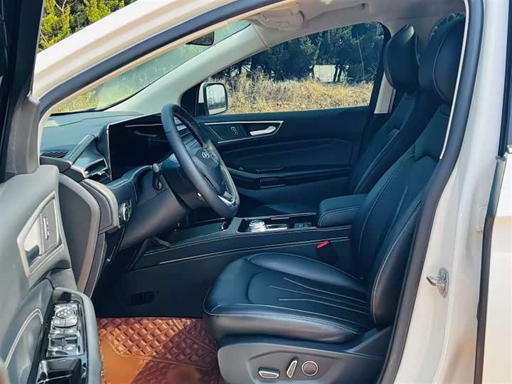 Фото 18 - Ford Edge