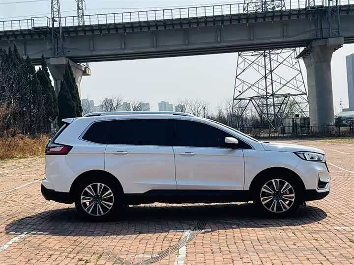 Фото 9 - Ford Edge