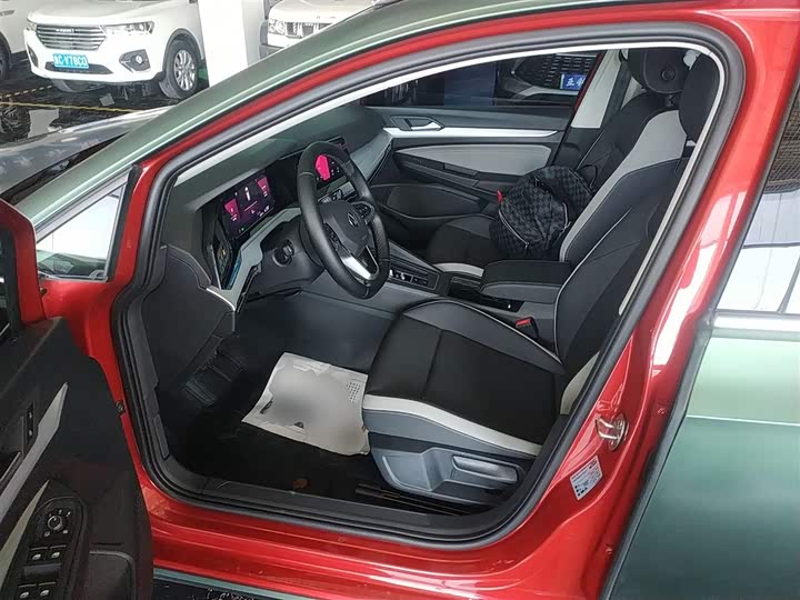 Фото 14 - Volkswagen Golf