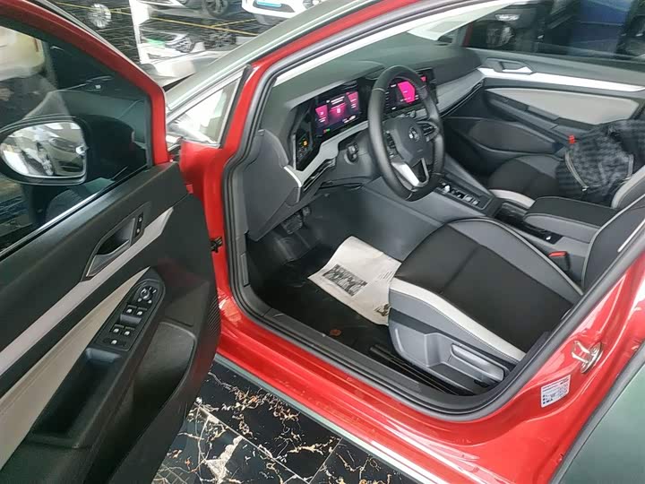 Фото 15 - Volkswagen Golf