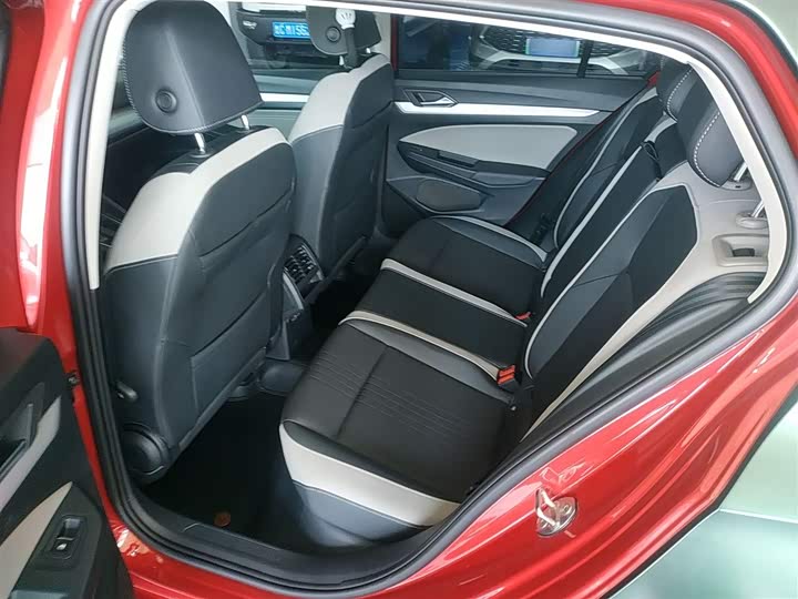 Фото 16 - Volkswagen Golf