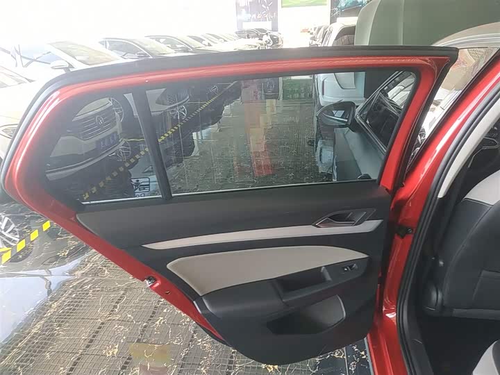 Фото 28 - Volkswagen Golf