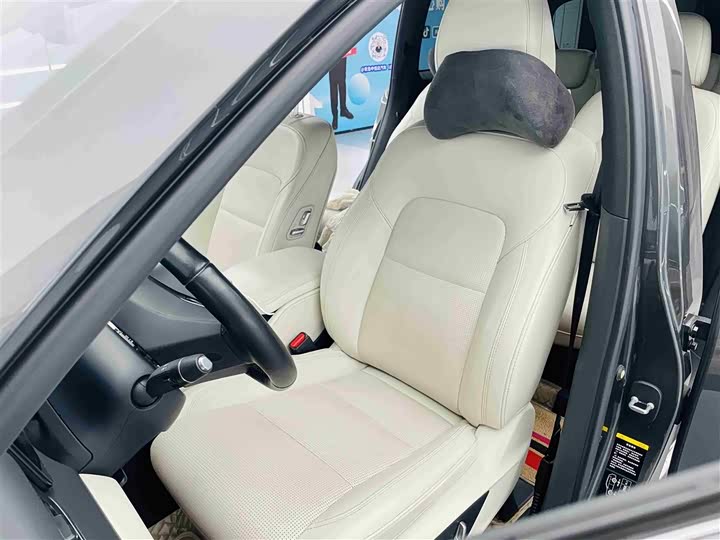 Фото 11 - LiXiang One