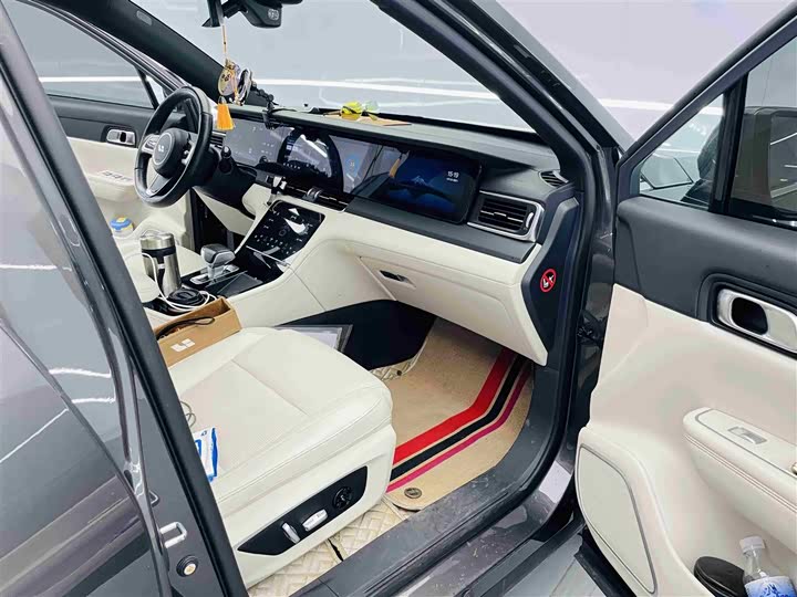 Фото 17 - LiXiang One