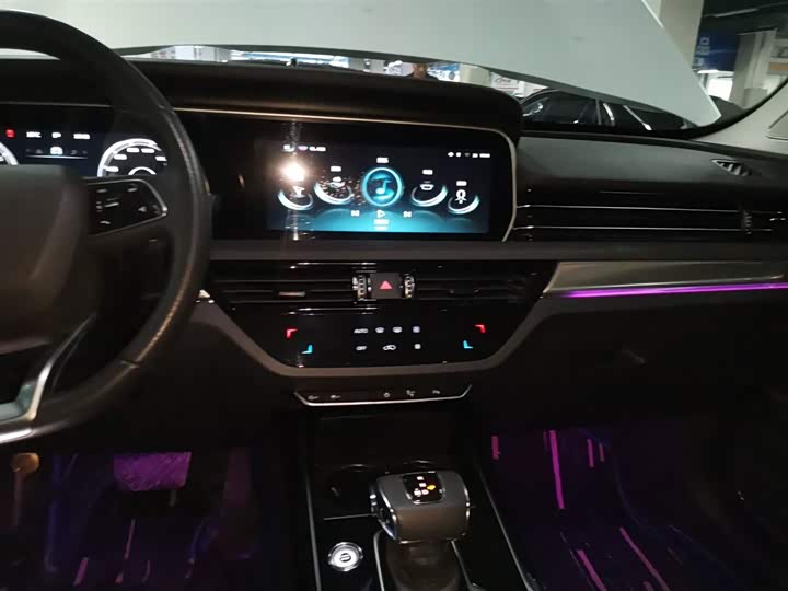 Фото 13 - Hongqi HS5