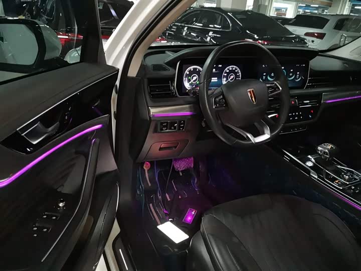 Фото 16 - Hongqi HS5