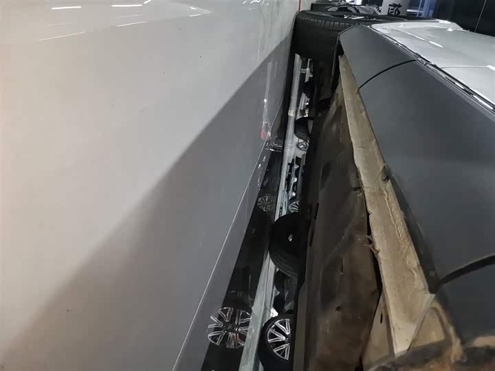 Фото 22 - Hongqi HS5