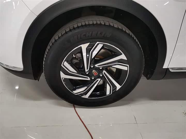 Фото 23 - Hongqi HS5