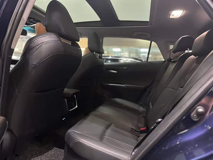 Фото 10 - Toyota Harrier