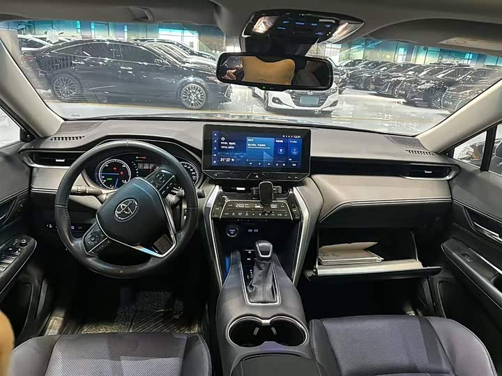 Фото 8 - Toyota Harrier