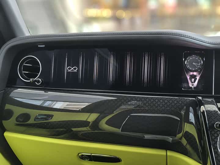 Фото 13 - Rolls-Royce Cullinan