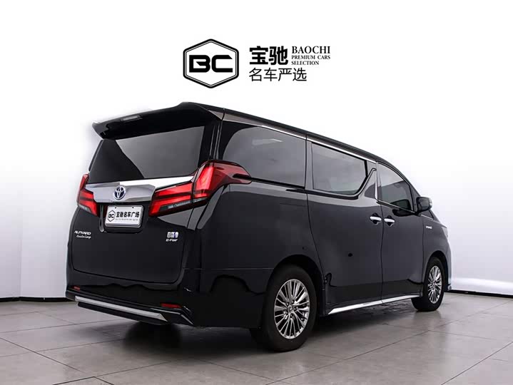 Фото 3 - Toyota Alphard
