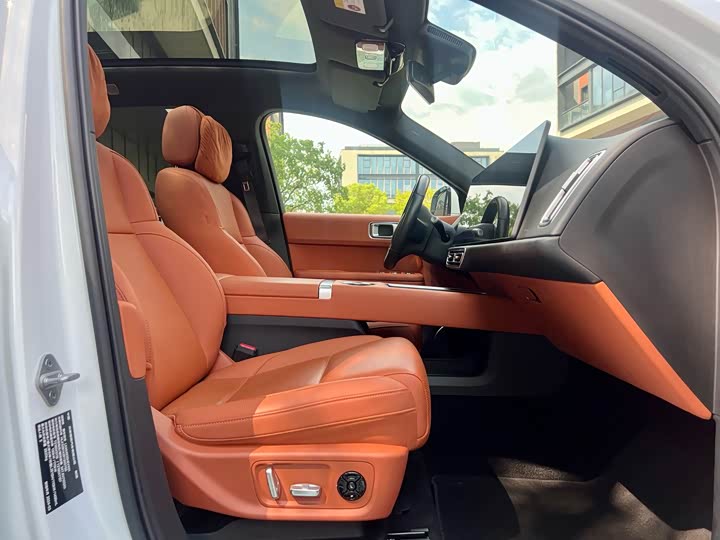 Фото 11 - LiXiang L6