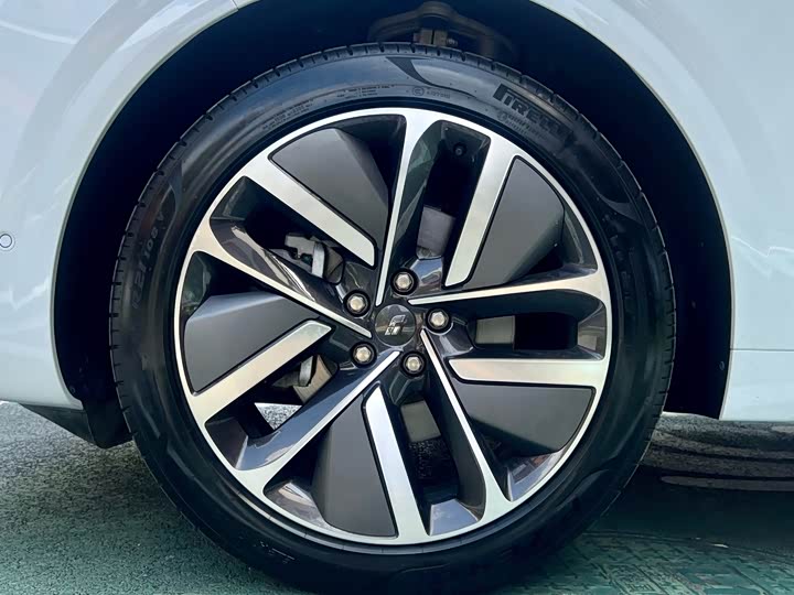 Фото 21 - LiXiang L6