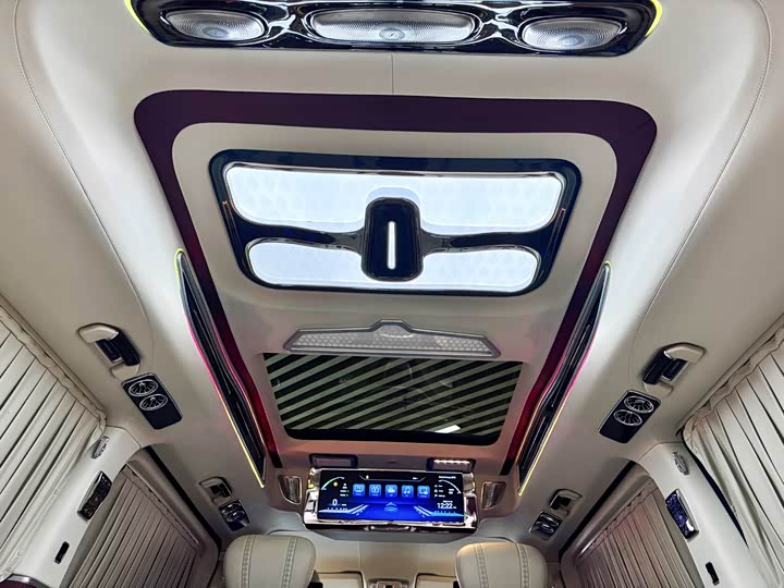 Фото 17 - Mercedes-Benz V-Class