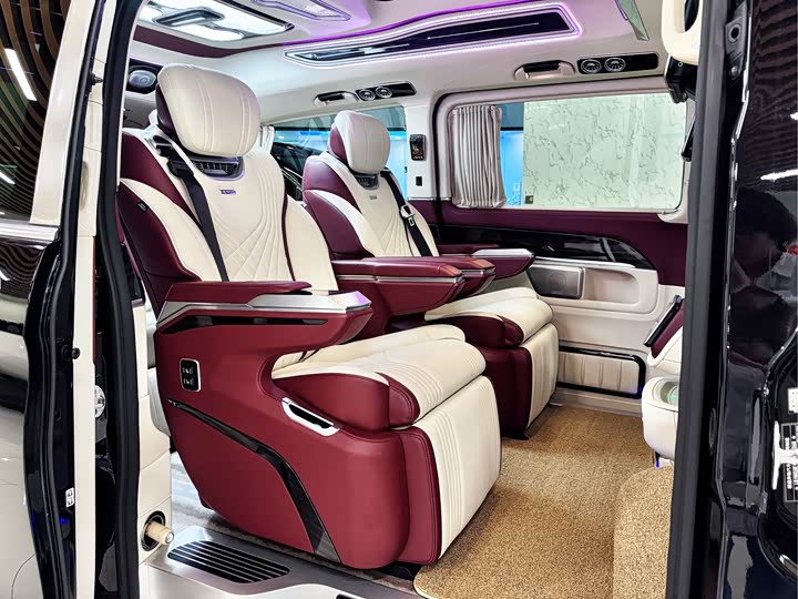 Фото 8 - Mercedes-Benz V-Class