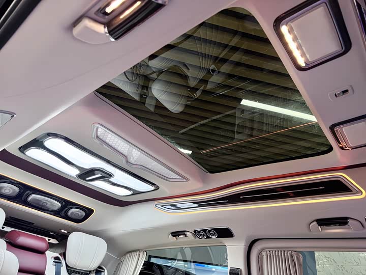 Фото 9 - Mercedes-Benz V-Class