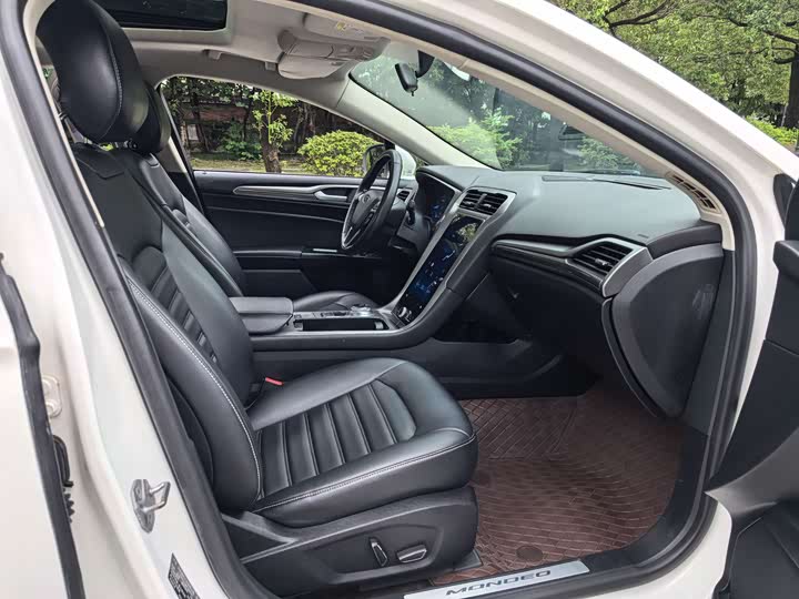 Фото 10 - Ford Mondeo