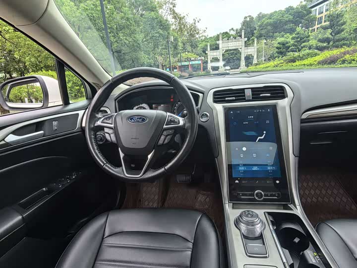 Фото 13 - Ford Mondeo