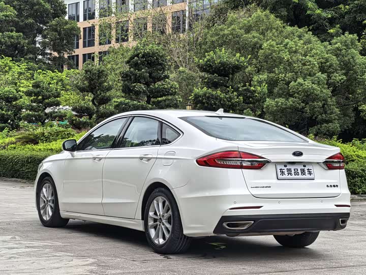 Фото 4 - Ford Mondeo