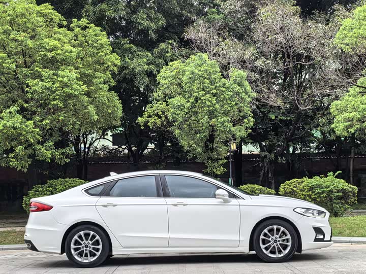 Фото 7 - Ford Mondeo