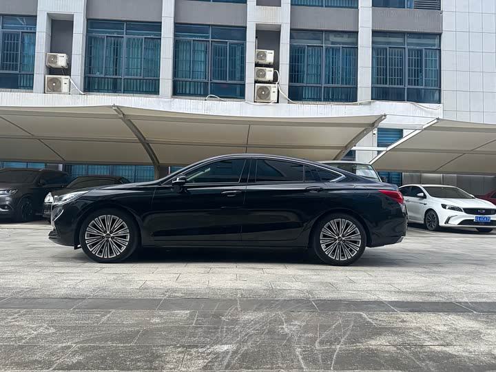 Фото 4 - Hongqi H5