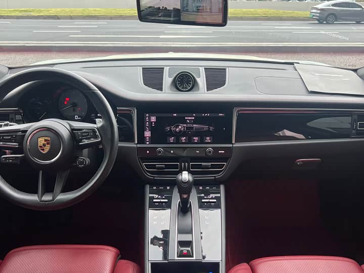 Фото 13 - Porsche Macan