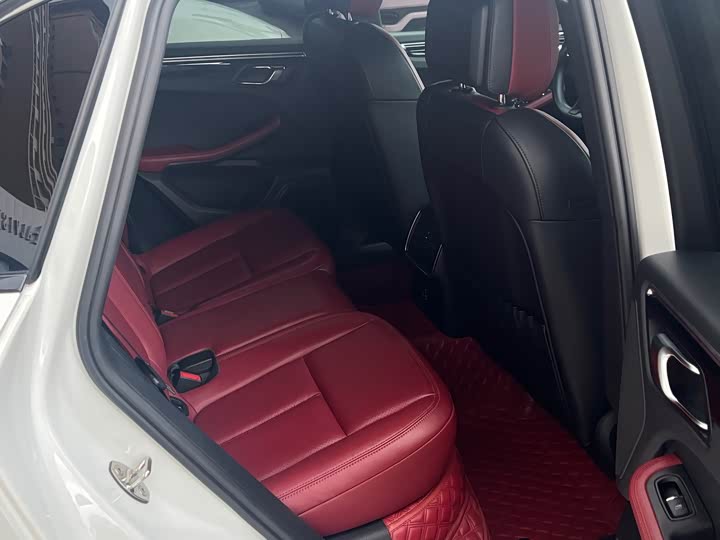 Фото 14 - Porsche Macan